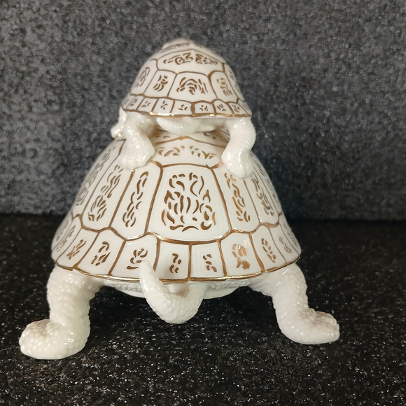 LENOX Woodland Turtle Figurine - White and Gold - Picture 5 of 8